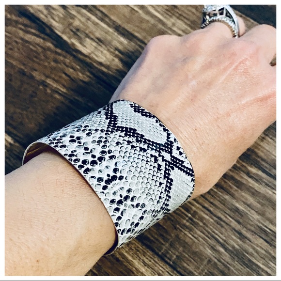 ✨LAST ONES✨Python open cuff bracelet - Picture 2 of 6